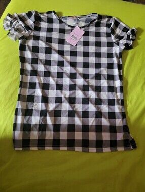 New Black and White Checkerd Short Sleeve Top Blouse - Size Large